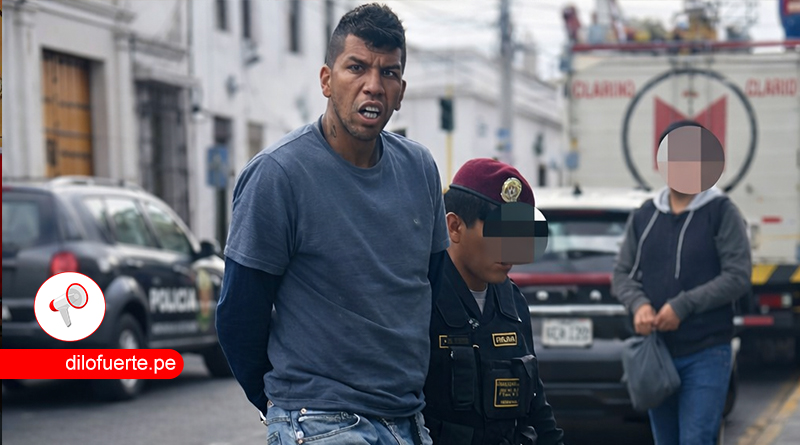 Serenos capturan a extranjero con machete en Plaza de armas