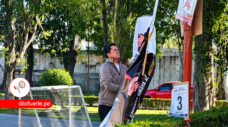 ¡¿Trabajaba o hacía campaña?! Fotografías desatan escándalo en elecciones de la UNSA